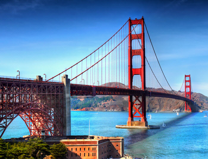 вид на мост Золотые Ворота, через который может пойти исход технологических компаний из города Сан-Франциско и области залива Сан-Франциско